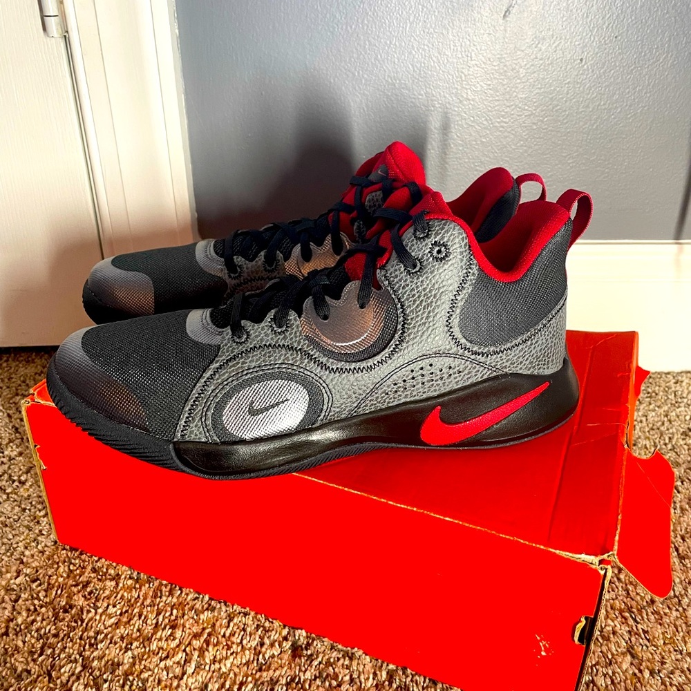 🔥NWT Nike Men’s FlyBy Mid 2🔥